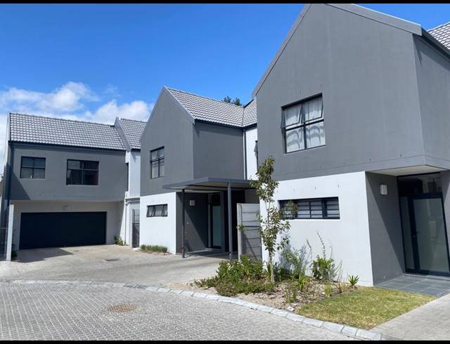 3 BEDROOM TOWNHOUSE FOR SALE IN SILVER OAKS